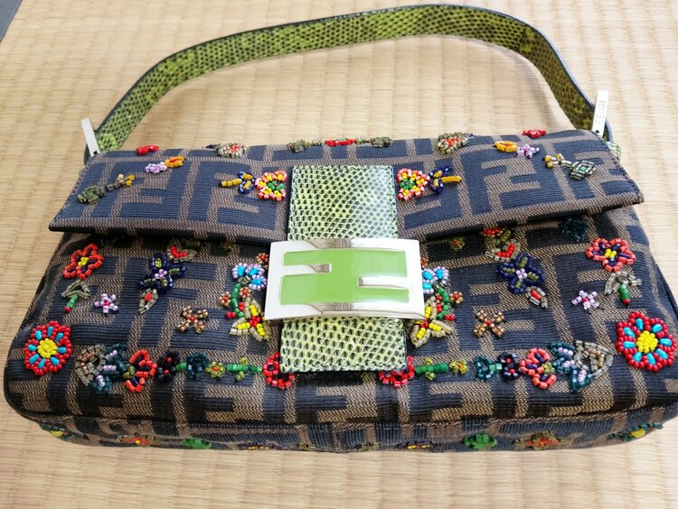 フェンディのビーズ刺繍バッグ（ブランドバッグ）の商品画像 - 査定依頼日：2026年8月21日 - 最高査定価格：450,000円
