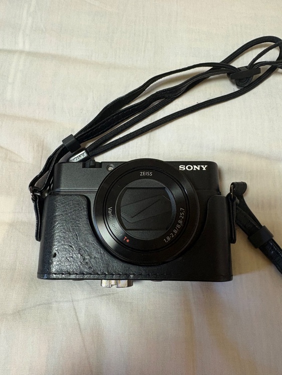 * Cyber-shot * DSC-RX100M3（RX100 III）（カメラ）の商品画像 - 査定依頼日：2026年5月18日 - 最高査定価格：42,000円