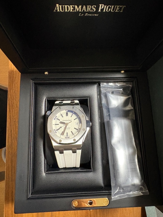 ロイヤルオークオフショア（高級時計）の商品画像 - 査定依頼日：2026年1月27日 - 最高査定価格：3,000,000円