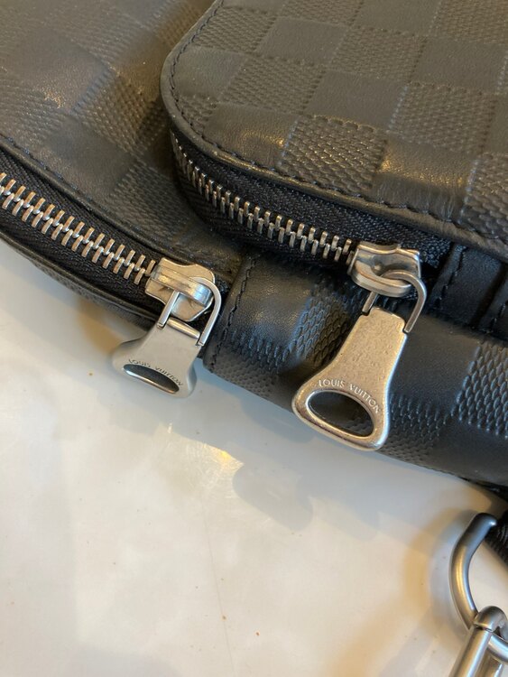 ルイヴィトン ダミエアンフィニ アヴェニュ スリングバッグ ボディバッグ（ブランドバッグ）の商品画像 - 査定依頼日：2024年3月30日 - 最高査定価格：180,000円