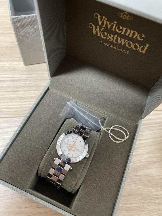 ヴィヴィアンウエストウッド　タイムマシーン（ブランド財布・小物）の商品画像 - 査定依頼日：2021年8月7日 - 最高査定価格：3,000円