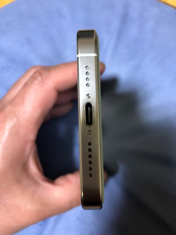 iPhone 15 Pro Max 256GB SIMフリー（スマホ）の商品画像 - 査定依頼日：2026年4月14日 - 最高査定価格：100,000円