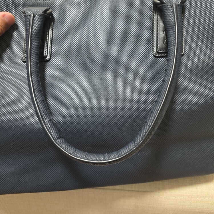 ボッテガヴェネタ イントレチャート トートバッグ ネイビー（ブランドバッグ）の商品画像 - 査定依頼日：2026年10月5日 - 最高査定価格：60,000円