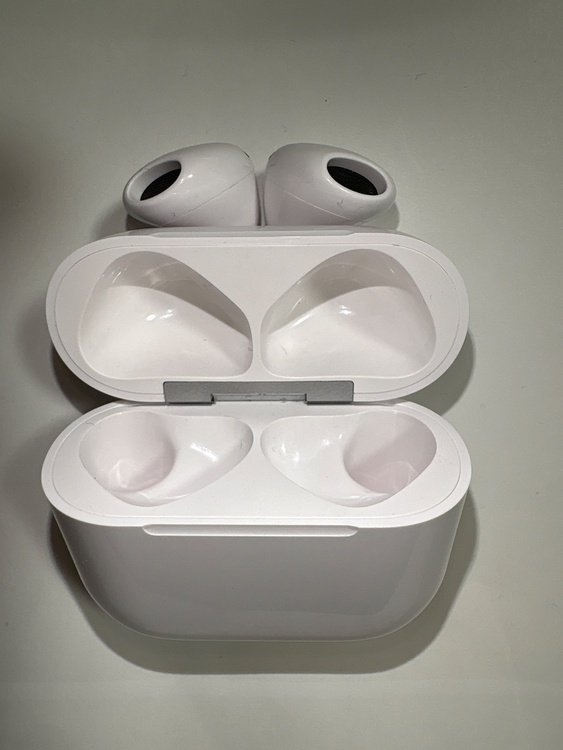 AirPods4　ANC A3055 A3056 A3059（オーディオ・スピーカー）の商品画像 - 査定依頼日：2026年4月7日 - 最高査定価格：7,100円