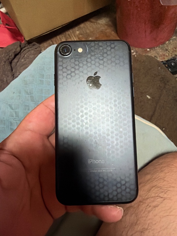 iPhone iPhone7 128GB Softbank（スマホ）の商品画像 - 査定依頼日：2026年10月3日 - 最高査定価格：1,000円