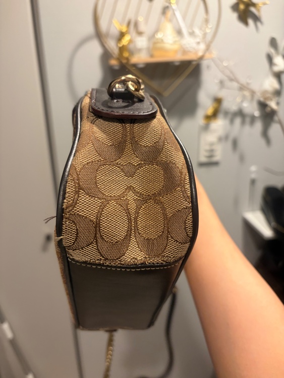  COACHチェーンショルダー バッグ F28959 シグネチャーチェーンバック（ブランドバッグ）の商品画像 - 査定依頼日：2026年5月6日 - 最高査定価格：2,500円