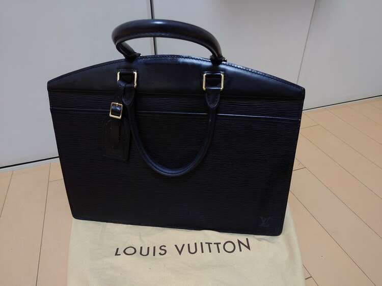 ルイヴィトン エピ （ブランドバッグ）の商品画像 - 査定依頼日：2025年2月7日 - 最高査定価格：12,000円
