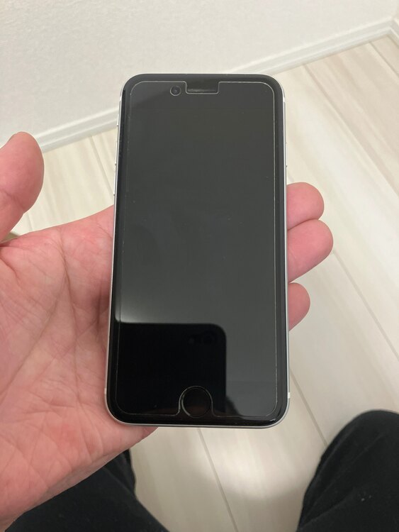 iPhonese第二世代（スマホ）の商品画像 - 査定依頼日：2025年4月8日 - 最高査定価格：10,000円