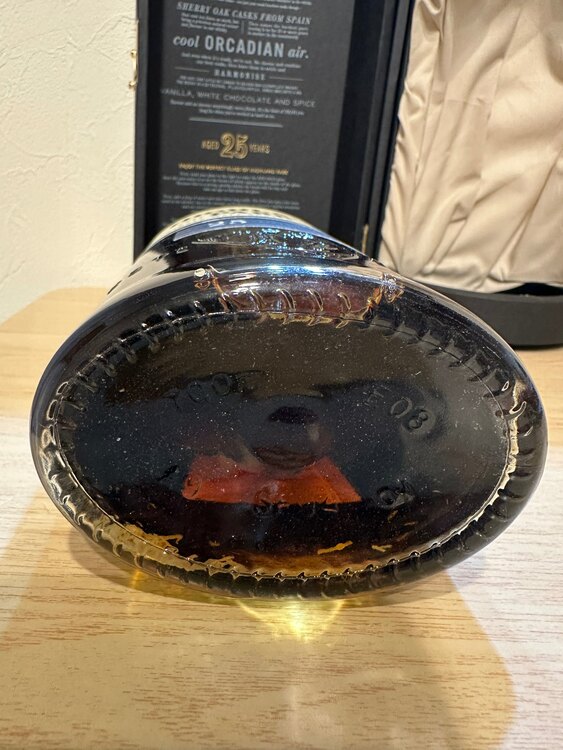 ハイランドパーク25年オフィシャル48.1%（お酒）の商品画像 - 査定依頼日：2025年4月6日 - 最高査定価格：60,000円