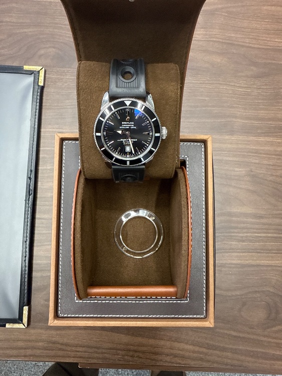 ブライトリング スーパーオーシャン （高級時計）の商品画像 - 査定依頼日：2025年9月21日 - 最高査定価格：370,000円