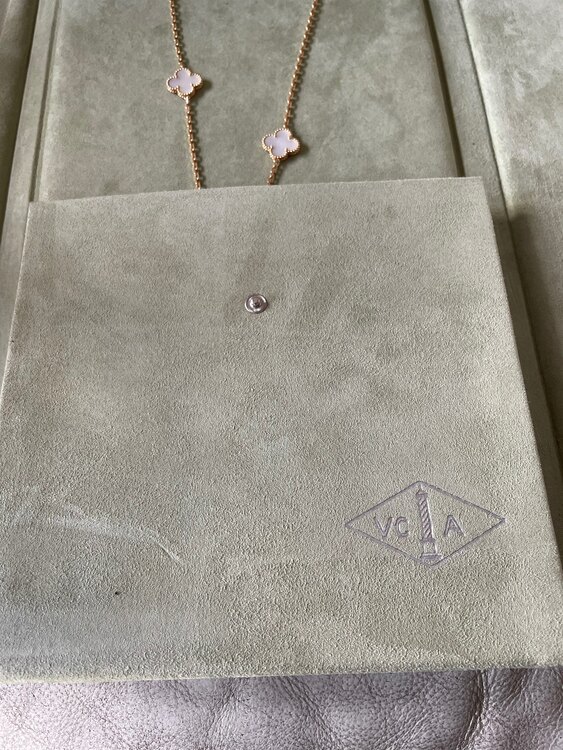 マジックアルハンブラネックレス6モチーフ18K（金・貴金属）の商品画像 - 査定依頼日：2024年12月1日 - 最高査定価格：1,100,000円