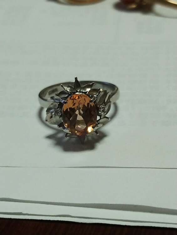 天然トパーズプラチナリング（宝石）の商品画像 - 査定依頼日：2025年4月2日 - 最高査定価格：25,000円