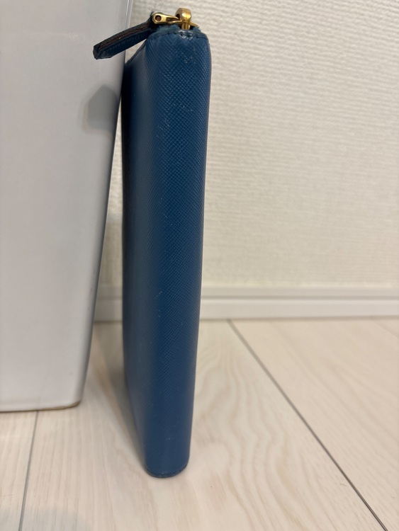 PRADA プラダ サフィアーノ レザー ネイビー ラウンドファスナー 長財布（ブランド財布・小物）の商品画像 - 査定依頼日：2025年10月29日 - 最高査定価格：12,000円