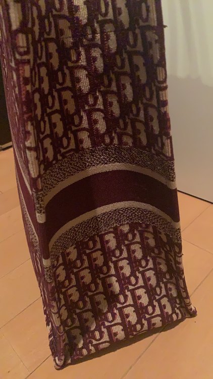 ブックトート　ディオールオブリークエンブロイダリー（ブランドバッグ）の商品画像 - 査定依頼日：2023年1月17日 - 最高査定価格：230,000円