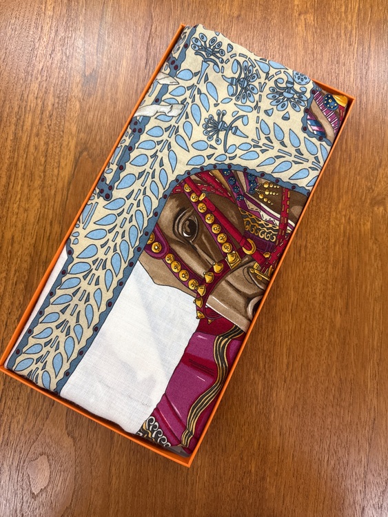 大判スカーフ（古着・ファッション）の商品画像 - 査定依頼日：2025年9月18日 - 最高査定価格：5,000円