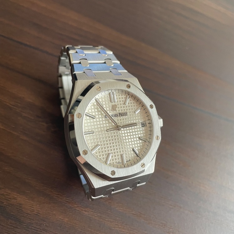 オーデマピゲ ロイヤルオーク 15500st.oo.1220st.0（高級時計）の商品画像 - 査定依頼日：2025年10月12日 - 最高査定価格：5,620,000円