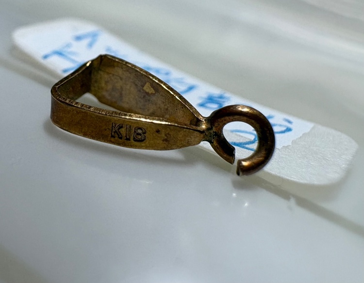K18、ペンダントトップが付いていた部分で部品です。（金・貴金属）の商品画像 - 査定依頼日：2026年1月31日 - 最高査定価格：4,000円