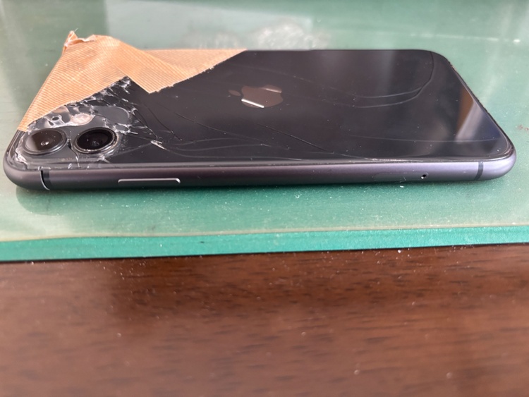 iPhone 11 Black（スマホ）の商品画像 - 査定依頼日：2026年3月1日 - 最高査定価格：100,000円