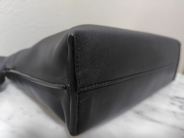 LOEWE フラメンコミニクラッチショルダーバッグ（ブランドバッグ）の商品画像 - 査定依頼日：2025年6月18日 - 最高査定価格：220,000円