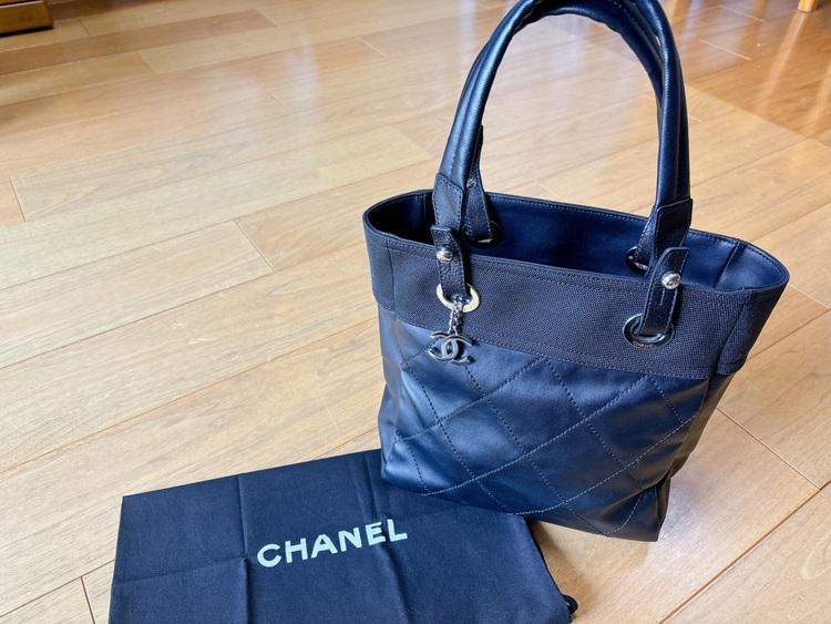 パリビアビッツトートPM  A34208（ブランドバッグ）の商品画像 - 査定依頼日：2025年6月27日 - 最高査定価格：140,000円