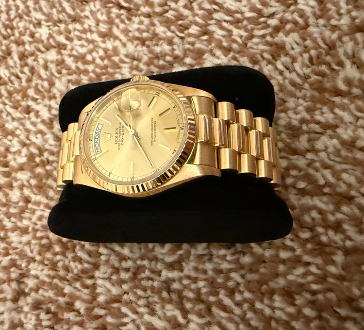 ロレックス デイデイト （高級時計）の商品画像 - 査定依頼日：2025年12月2日 - 最高査定価格：2,750,000円