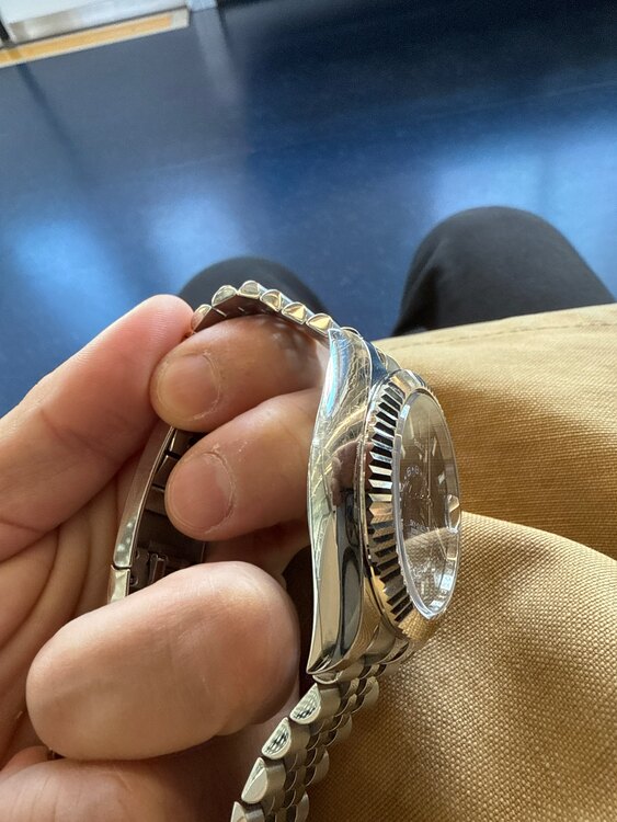 ロレックス スカイドゥエラー 32693（高級時計）の商品画像 - 査定依頼日：2024年12月14日 - 最高査定価格：3,300,000円