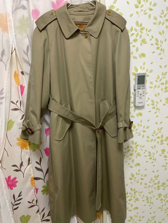 トレンチコート（古着・ファッション）の商品画像 - 査定依頼日：2025年5月19日 - 最高査定価格：1,000円