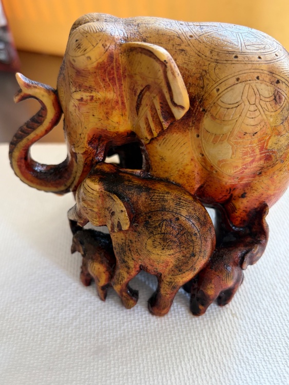 木彫象（美術品・骨董品）の商品画像 - 査定依頼日：2026年3月21日 - 最高査定価格：500円