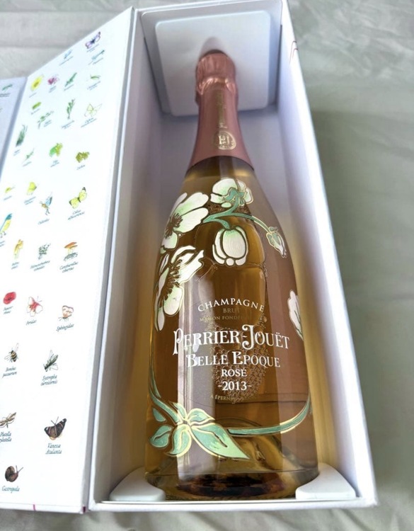 シャンパン ペリエ・ジュエ （お酒）の商品画像 - 査定依頼日：2026年4月22日 - 最高査定価格：100,000円