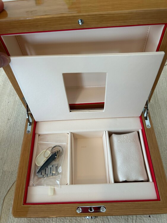 オメガ スピードマスター 326.30.40.50.04.001（高級時計）の商品画像 - 査定依頼日：2025年5月24日 - 最高査定価格：400,000円