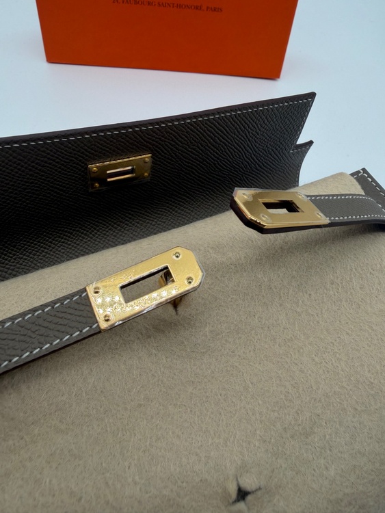 ケリーテゥーゴー　エテゥープ　金金具（ブランドバッグ）の商品画像 - 査定依頼日：2026年5月2日 - 最高査定価格：850,000円