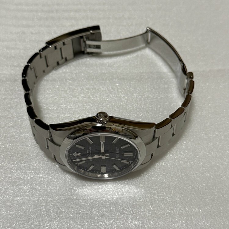 オイスターパーペチュアル41mmブラック（高級時計）の商品画像 - 査定依頼日：2026年1月11日 - 最高査定価格：1,250,000円