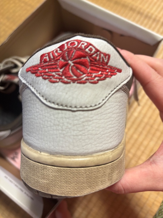 NIKE AIR JORDAN 1 LOW OG SP TRAVIS SCOTT（古着・ファッション）の商品画像 - 査定依頼日：2026年4月15日 - 最高査定価格：100,000円