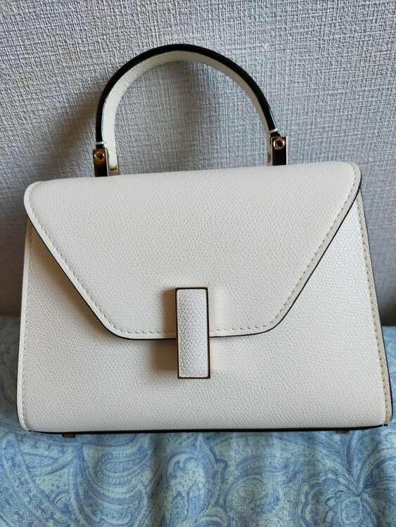 ヴァレクストラ  （ブランドバッグ）の商品画像 - 査定依頼日：2025年2月10日 - 最高査定価格：200,000円