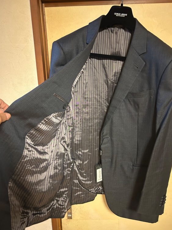 ジョルジオアルマーニ　スーツ（古着・ファッション）の商品画像 - 査定依頼日：2025年10月22日 - 最高査定価格：3,000円