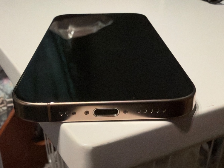 iPhone iPhone 16 Pro 128GB au（スマホ）の商品画像 - 査定依頼日：2026年9月24日 - 最高査定価格：102,500円