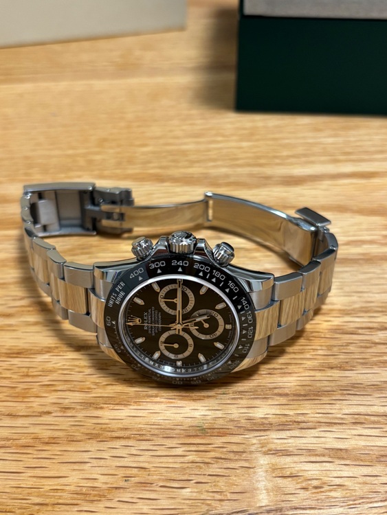 ロレックス デイトナ 116500Ln（高級時計）の商品画像 - 査定依頼日：2025年11月15日 - 最高査定価格：4,200,000円