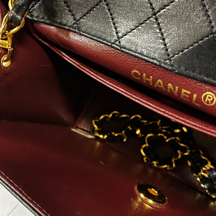 チェーンショルダーバッグ（ブランドバッグ）の商品画像 - 査定依頼日：2026年4月23日 - 最高査定価格：210,000円