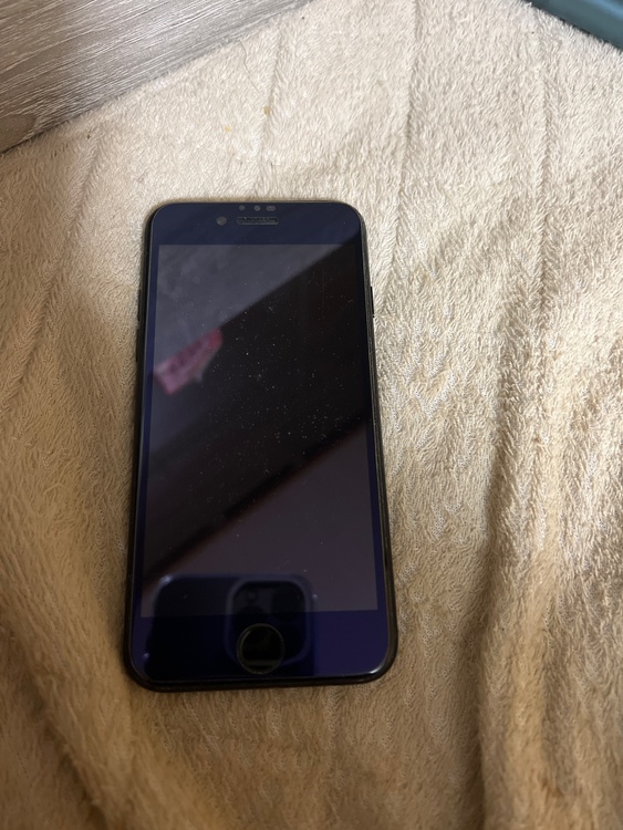 iPhone7 128GB docomo（スマホ）の商品画像 - 査定依頼日：2026年1月30日 - 最高査定価格：2,500円