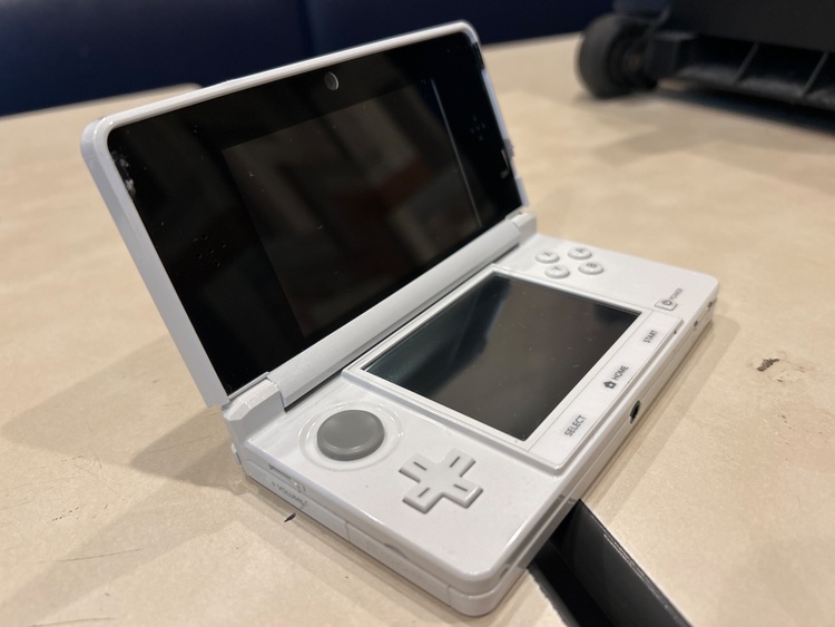 ニンテンドー　3DS（ゲーム機本体・ゲームソフト）の商品画像 - 査定依頼日：2025年9月24日 - 最高査定価格：4,500円