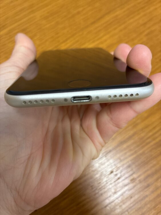 iPhone SE (第 3 世代) 128GB SIMフリー（スマホ）の商品画像 - 査定依頼日：2025年4月16日 - 最高査定価格：25,000円