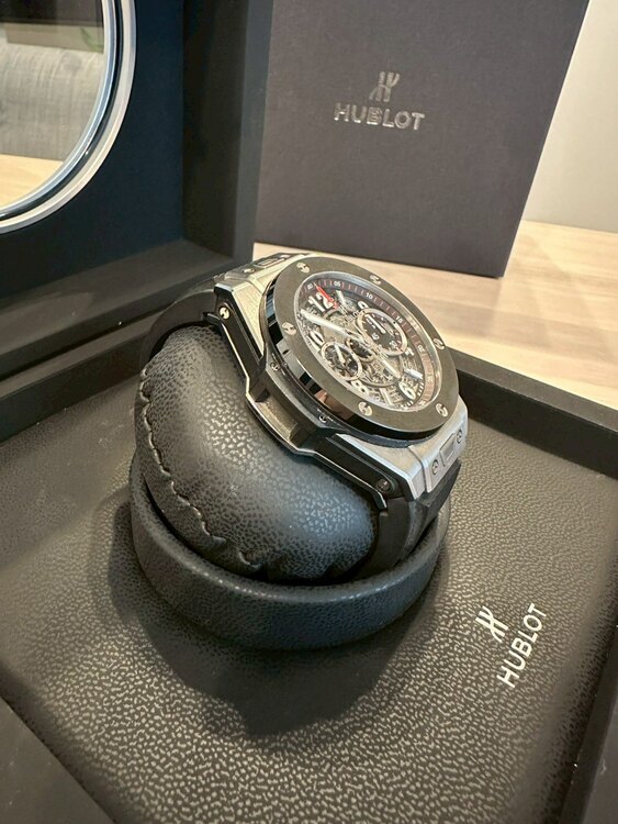 ウブロ ビックバン ウニコブラックセラミックべぜ（高級時計）の商品画像 - 査定依頼日：2025年5月24日 - 最高査定価格：1,230,000円