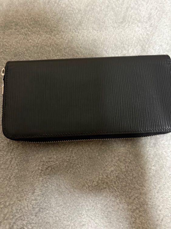 ジッピーウォレットヴェルティカルエピ（ブランド財布・小物）の商品画像 - 査定依頼日：2025年8月28日 - 最高査定価格：15,000円