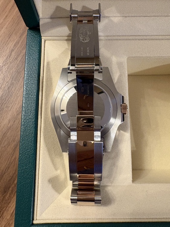 ロレックス GMTマスター M126711CHNR-（高級時計）の商品画像 - 査定依頼日：2026年3月15日 - 最高査定価格：3,590,000円