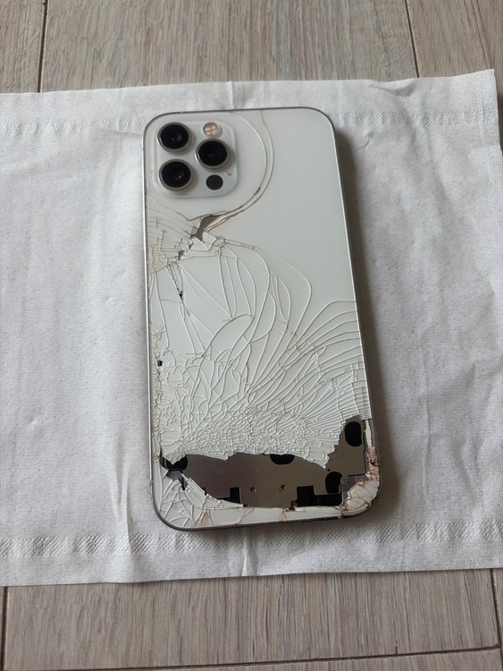 iPhone（スマホ）の商品画像 - 査定依頼日：2026年9月27日 - 最高査定価格：19,500円