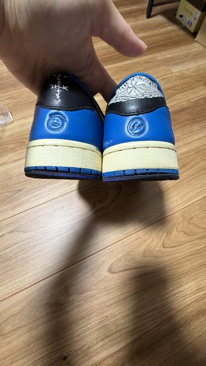 Travis Scott × fragment design × Nike Ai（古着・ファッション）の商品画像 - 査定依頼日：2026年9月29日 - 最高査定価格：55,000円