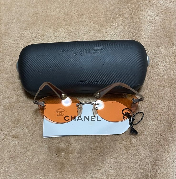 サングラス（ブランド財布・小物）の商品画像 - 査定依頼日：2023年10月25日 - 最高査定価格：10,000円