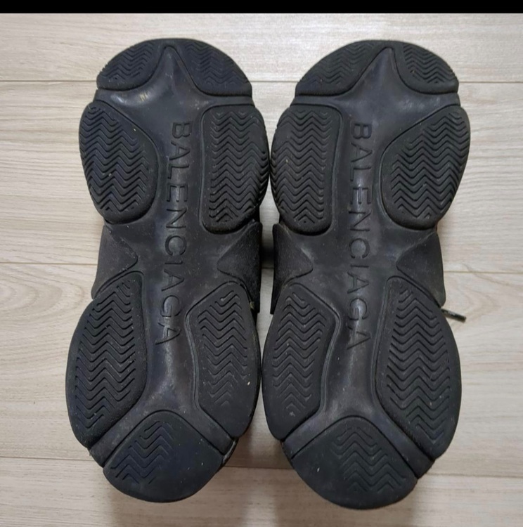 バレンシアガ  （ブランドバッグ）の商品画像 - 査定依頼日：2025年6月18日 - 最高査定価格：20,000円