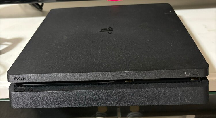 PlayStation4 本体（ゲーム機本体・ゲームソフト）の商品画像 - 査定依頼日：2024年12月21日 - 最高査定価格：10,000円