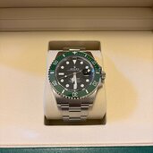 ROLEX ロレックス サブマリーナー デイト グリーンサブ オイスタースチール 未使用（高級時計）の商品画像 - 査定依頼日：2026年8月20日 - 最高査定価格：2,600,000円